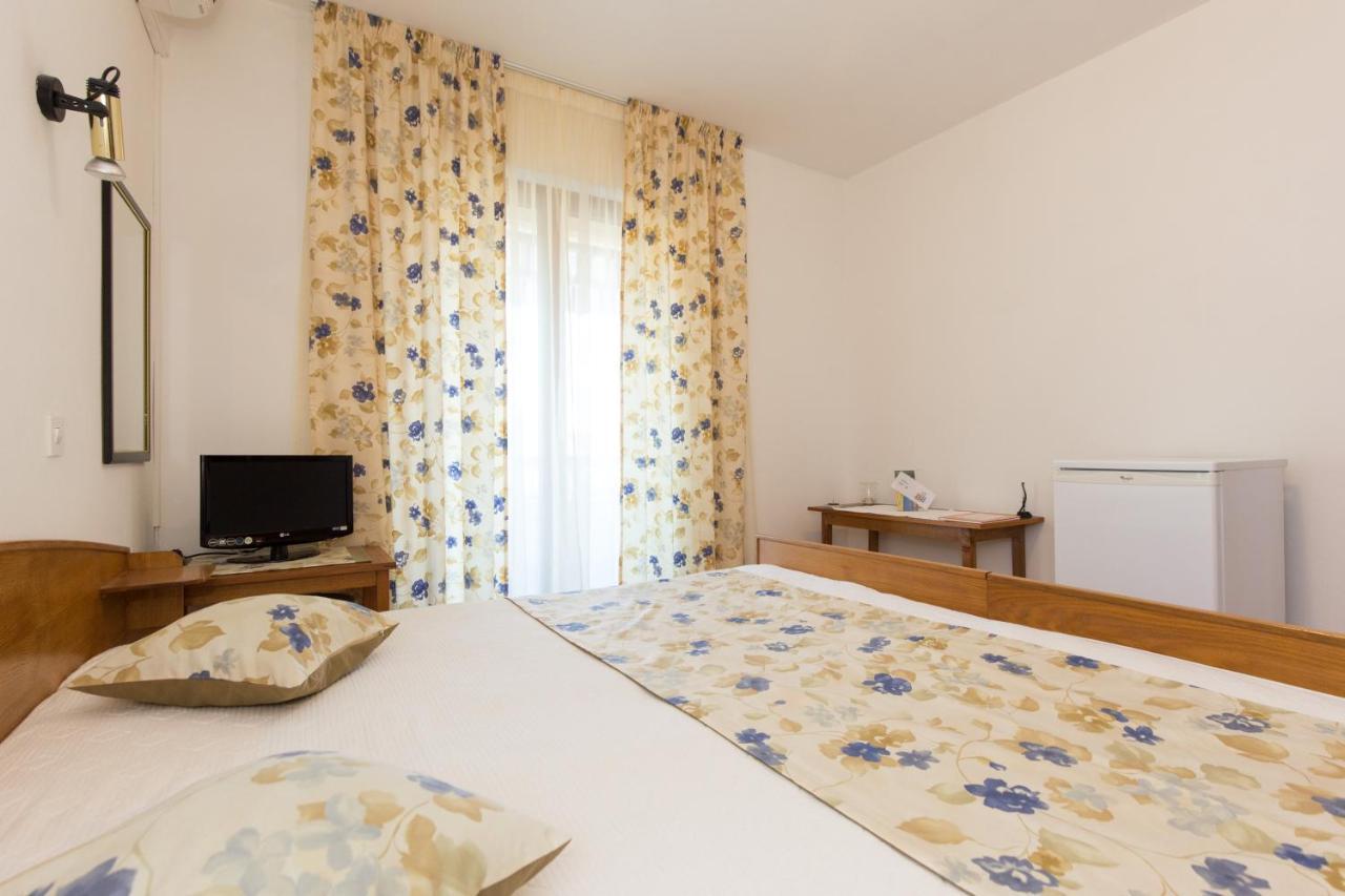 Apartment & Room Dinka, Krk Krk Town Luaran gambar