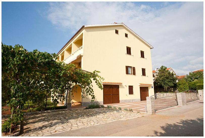 Apartment & Room Dinka, Krk Krk Town Luaran gambar