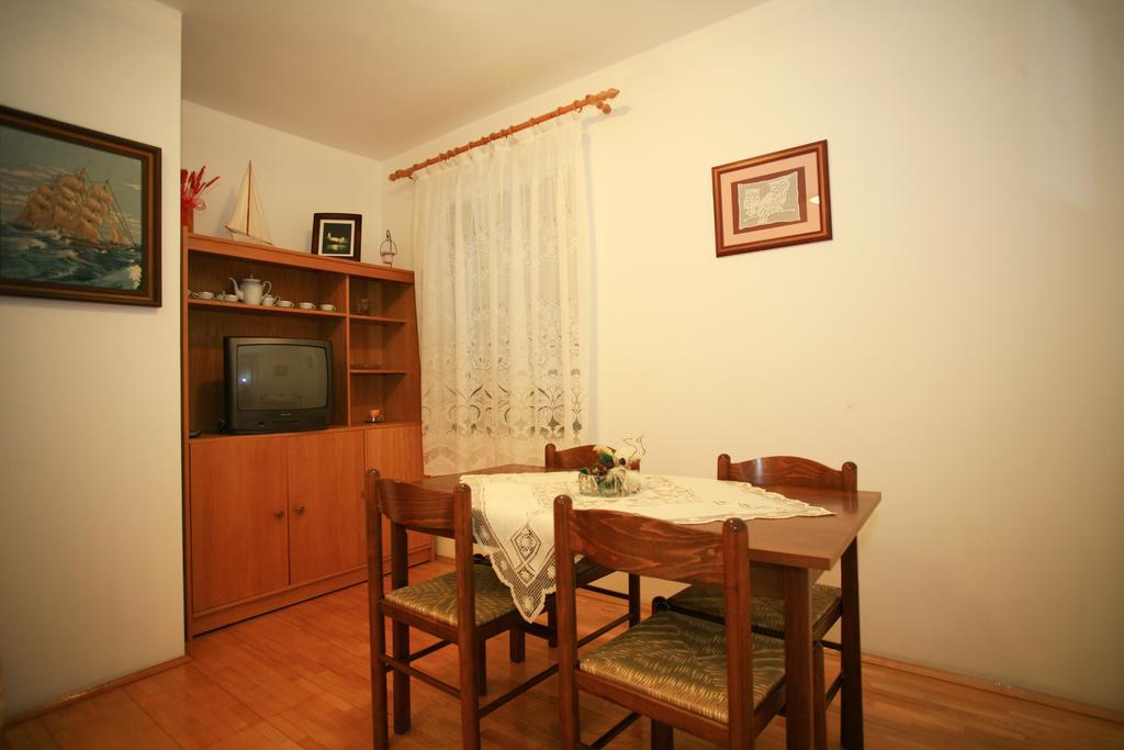 Apartment & Room Dinka, Krk Krk Town Luaran gambar